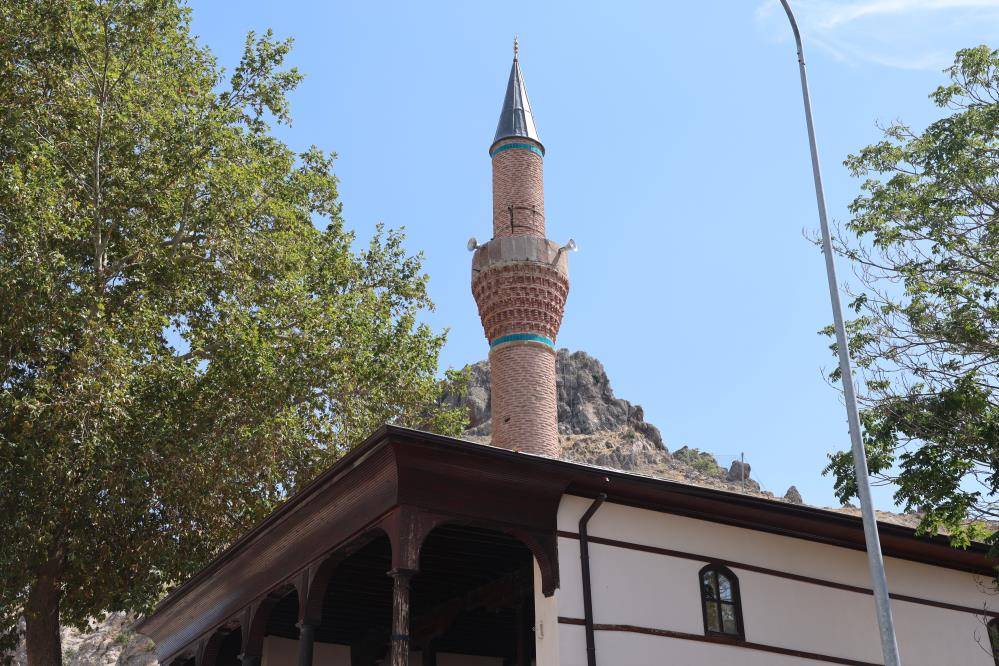 Konya’nın 5 bin yıllık mahallesindeki tarihi cami yıllara meydan okuyor 5